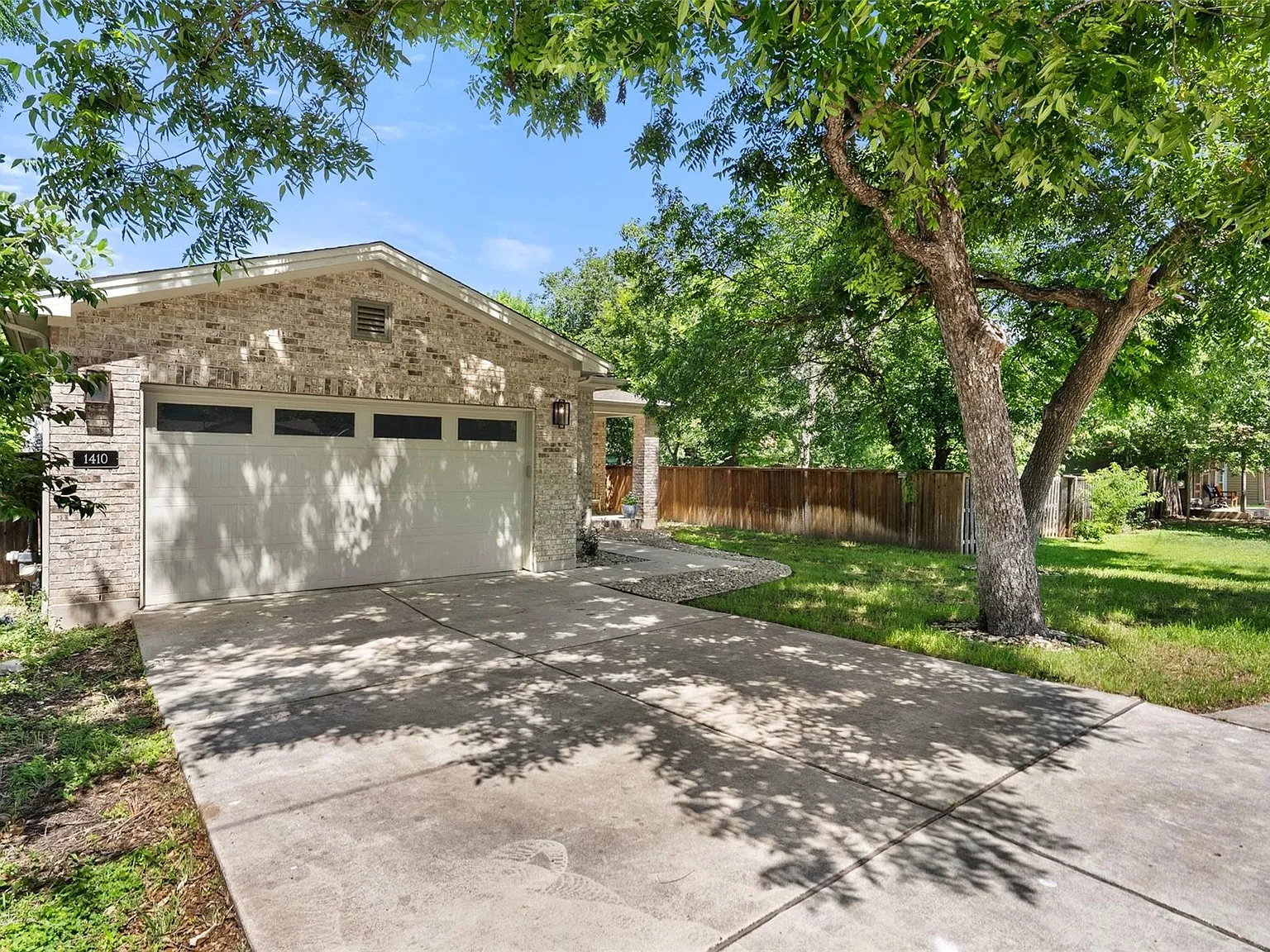 4 bed, 2.0 bath, 1891 sqft, $3,100 — Photo 3