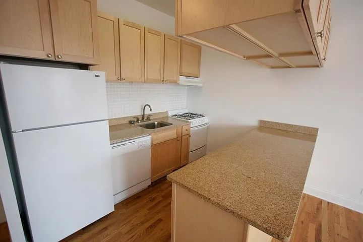 Maple Court — Photo 23