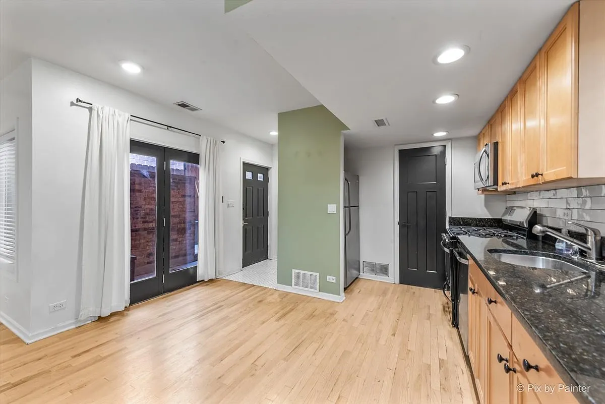 2 bed, 2.5 bath, 1500 sqft, $4,300 — Photo 2