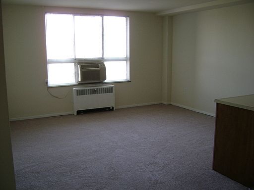 3rd image of 518 E Town St APT 409