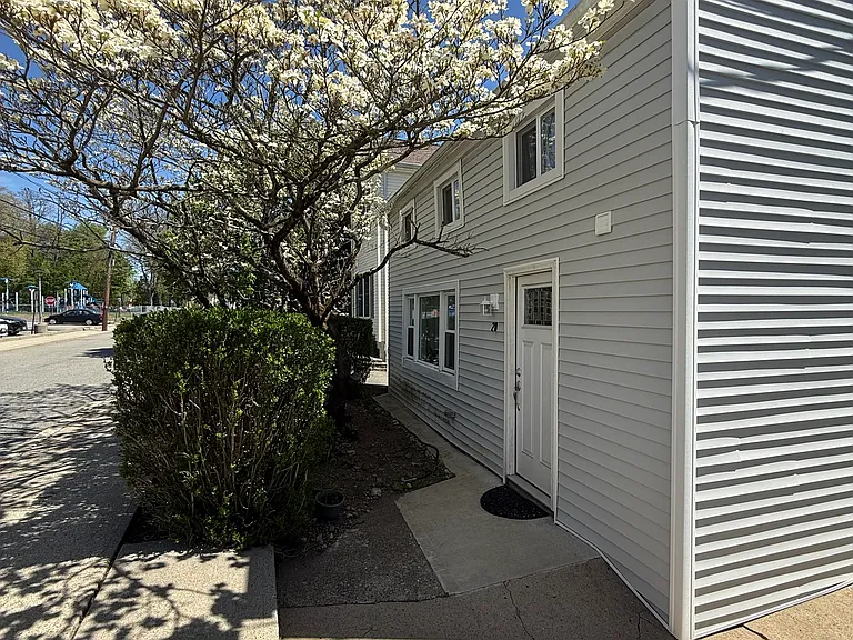 20 Maple Ave — Photo 1