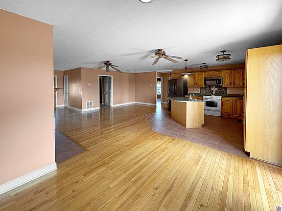 4th image of 102 Meadow Lark Rd