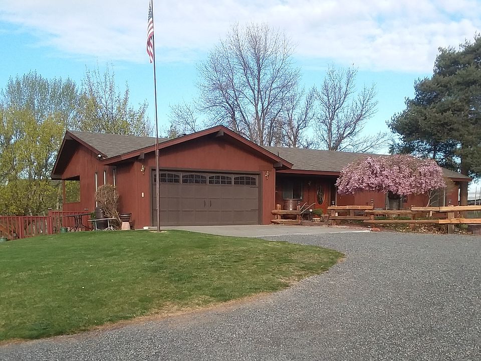 Spacious Country Living!