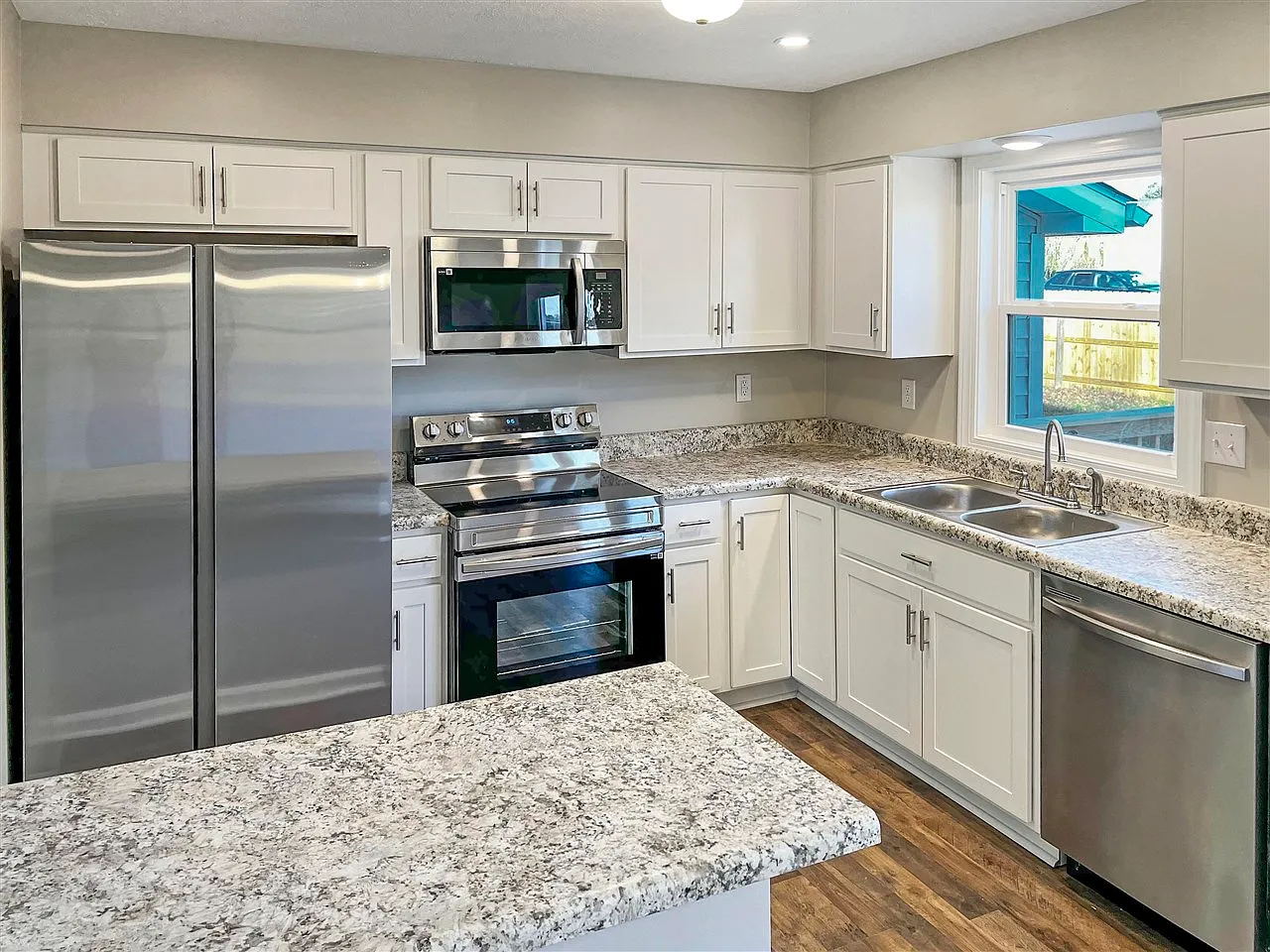 3 bed, 1200 sqft, $1,650 — Photo 3