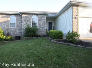 286 W Canyon Ct, Nixa, MO 65714