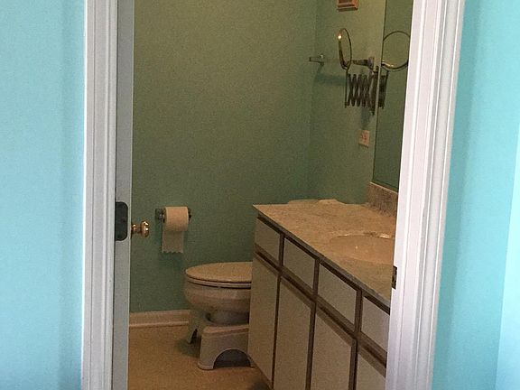 5th image of 1160 Shorewood Ct