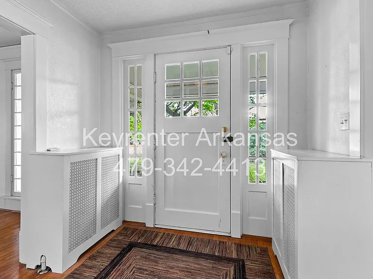 255 W Lawson St — Photo 2