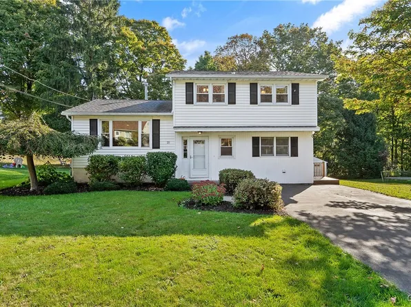 21 Barbara Ln, Camillus, NY 13031