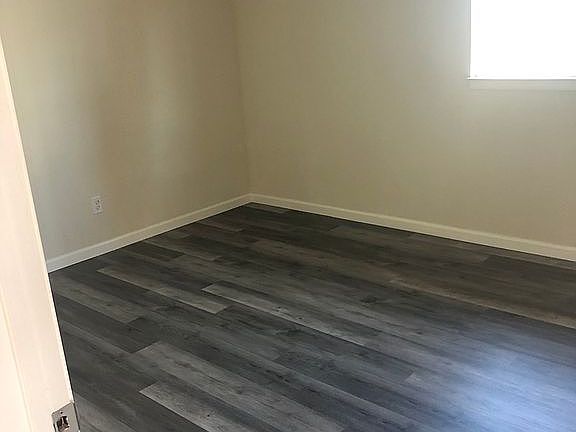 2nd image of 1424 E Sussex Way