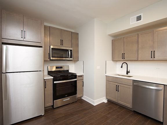 2nd image of 3150 W Sunnyside Ave #F2