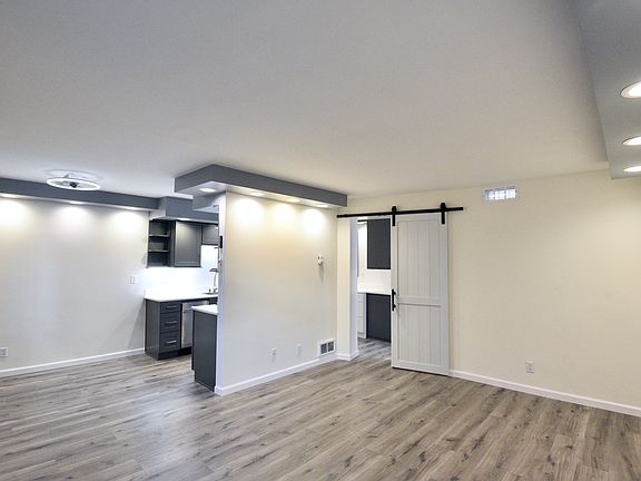 2nd image of 1436 Barry Ave APT 4