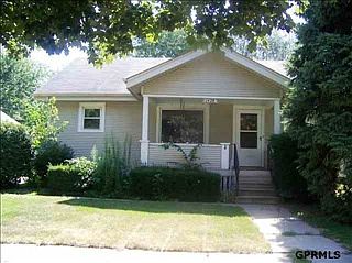 2nd image of 1428 N Maxwell Ave