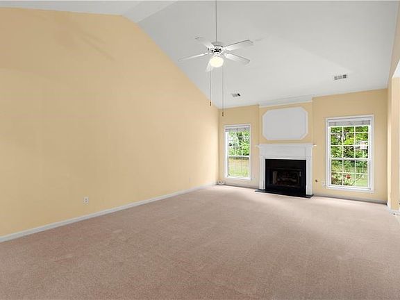 5th image of 220 Portsmouth Ct