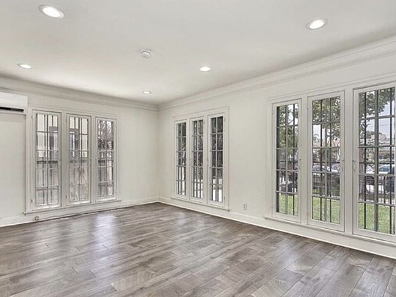 2nd image of 734 S Gramercy Pl #734