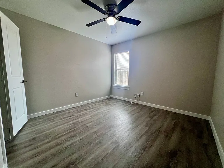 5726 Lehigh St — Photo 12
