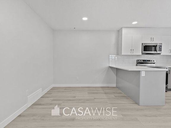 3rd image of 10250G 157th St NW