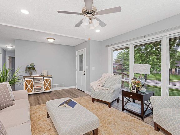 5th image of 1336 W 59th St