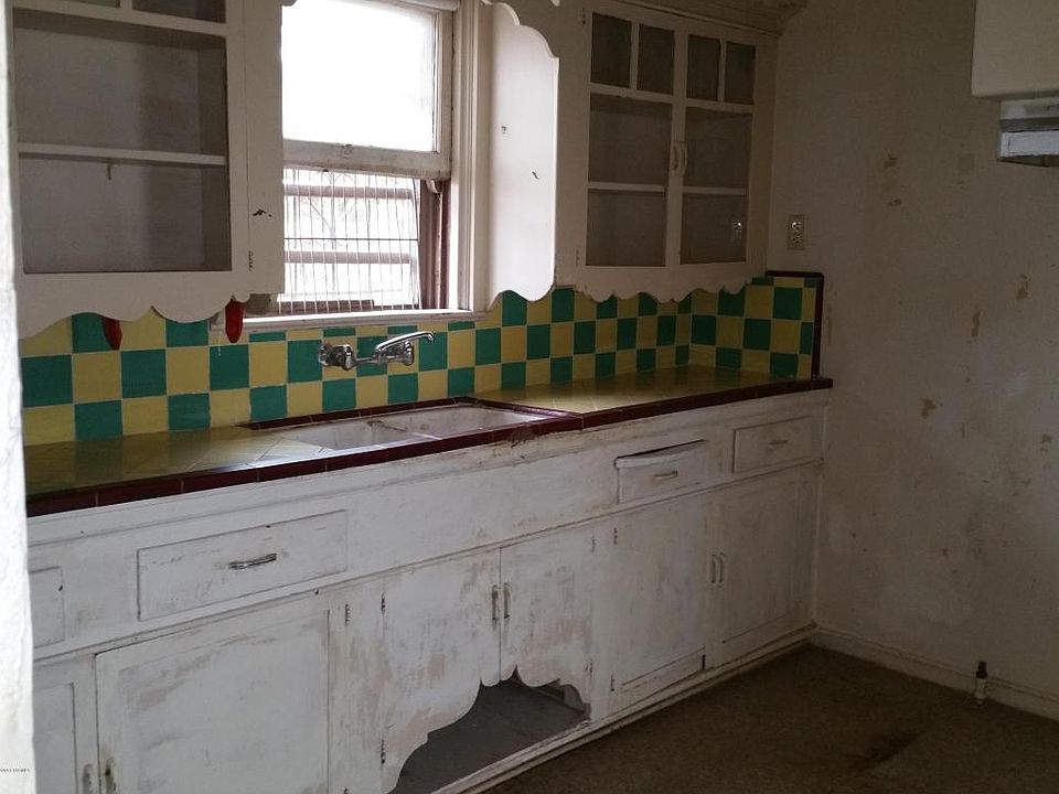 2nd image of 1405 N Riverview Blvd