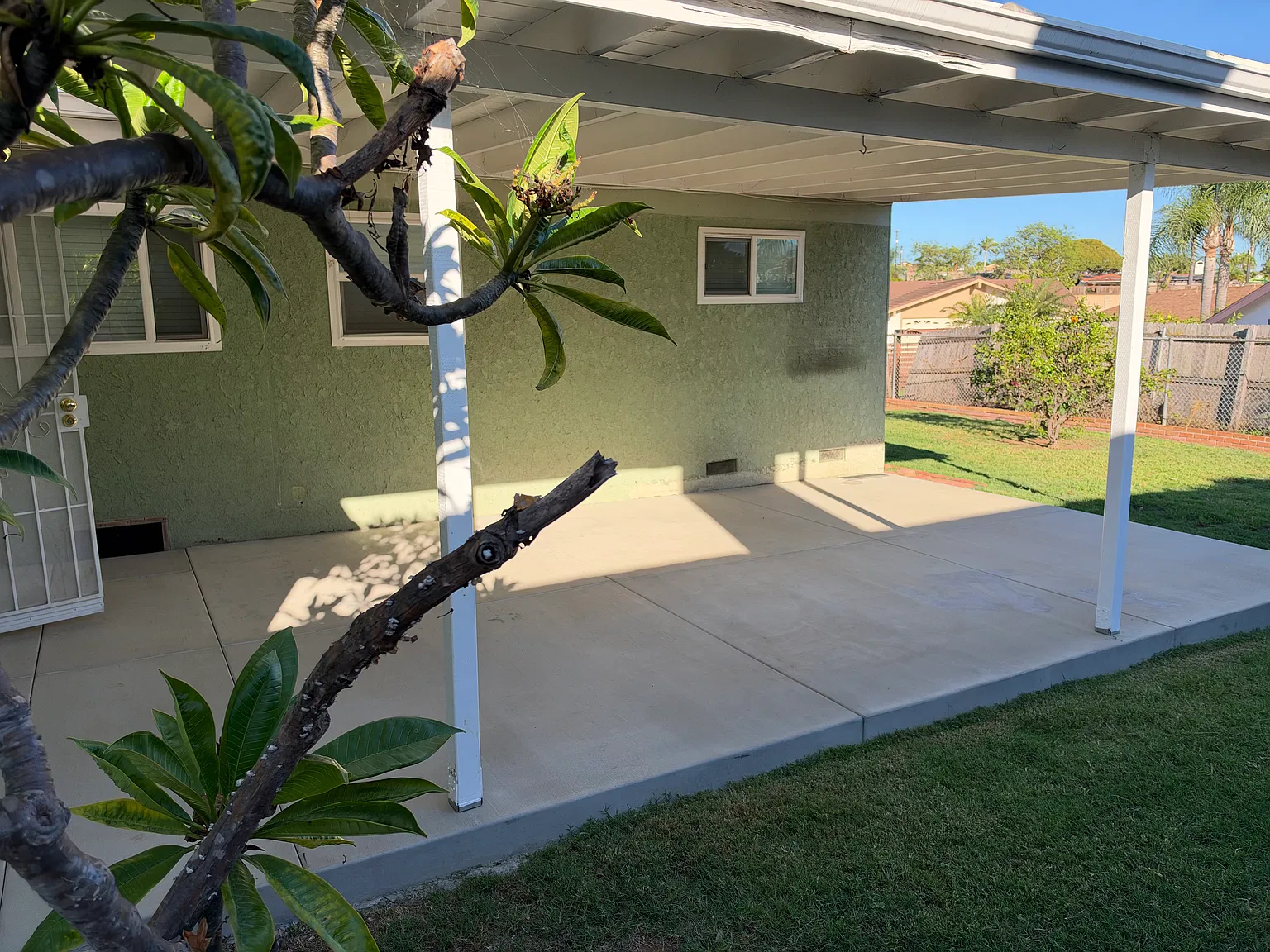 3 bed, 1102 sqft, $4,700 — Photo 3