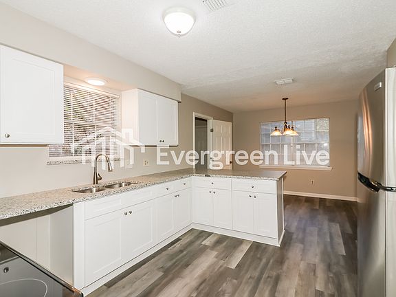 3rd image of 5506 Pine Arbor Dr