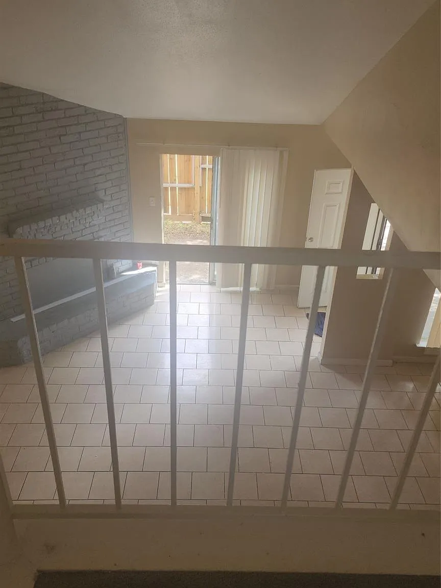 3 bed, 2.5 bath, 1527 sqft, $1,700 — Photo 1