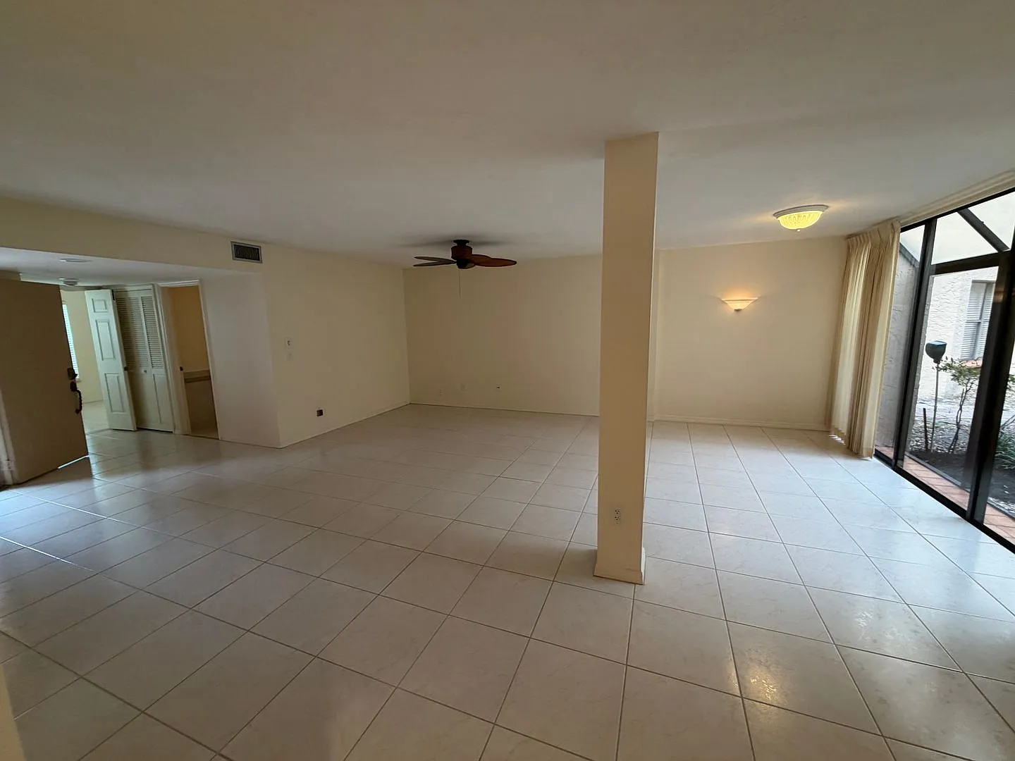 Spacious 2 Bedroom, 2 Bathroom Condo in Gated Lake Pineloch Village! — Photo 4