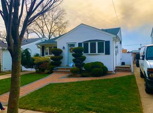 720 128th St, Flushing, NY 11356