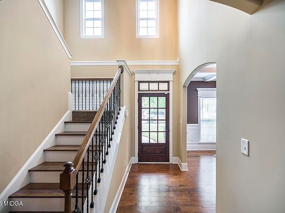 3rd image of 110 Regency Ct