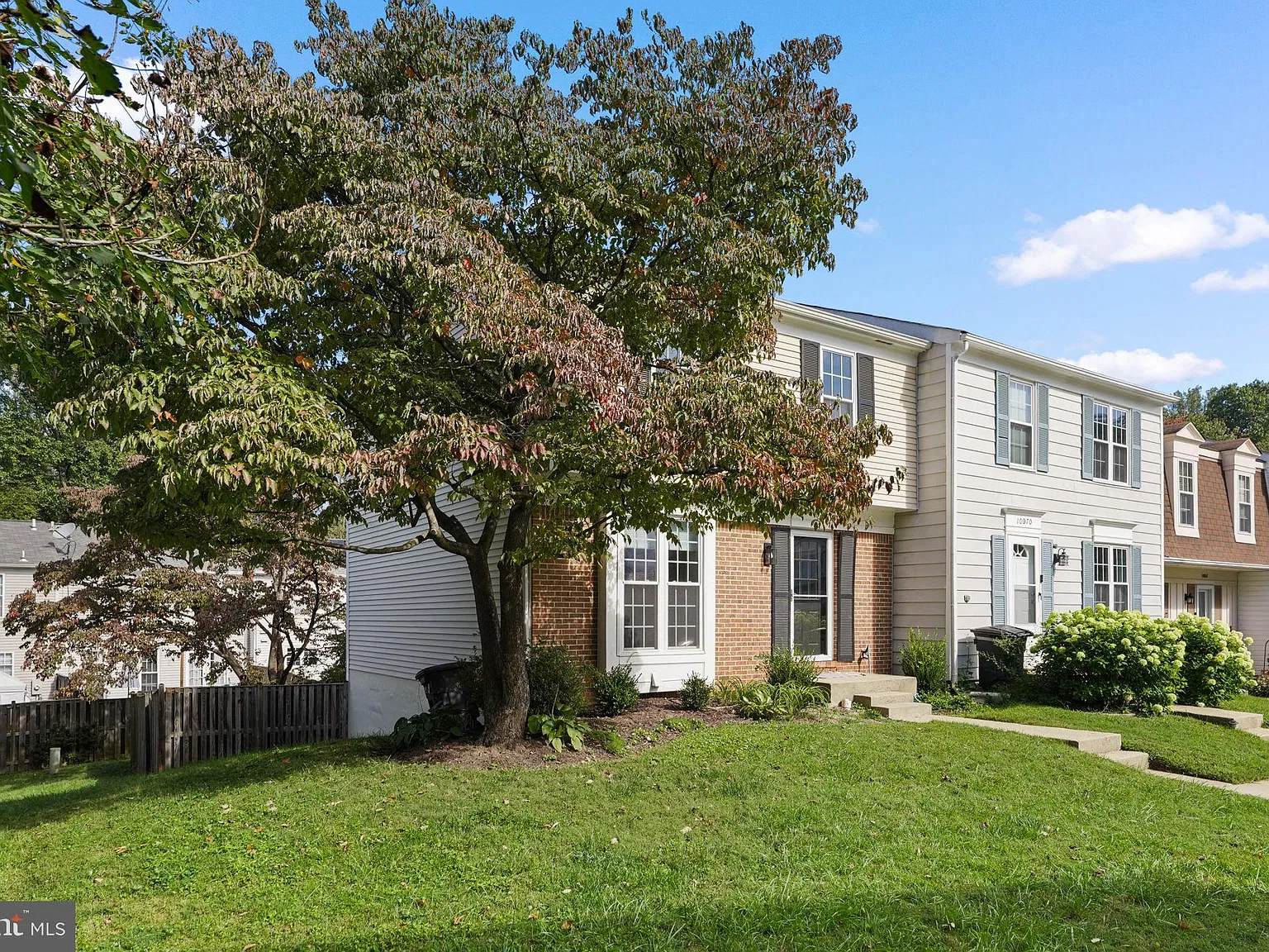 3 bed, 2.5 bath, 1744 sqft, $3,400 — Photo 2