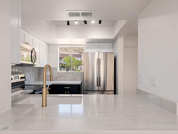 5th image of 1601 W SUNNYSIDE Drive #121
