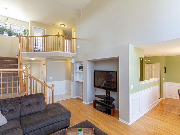 3rd image of 905 Ainsley Dr