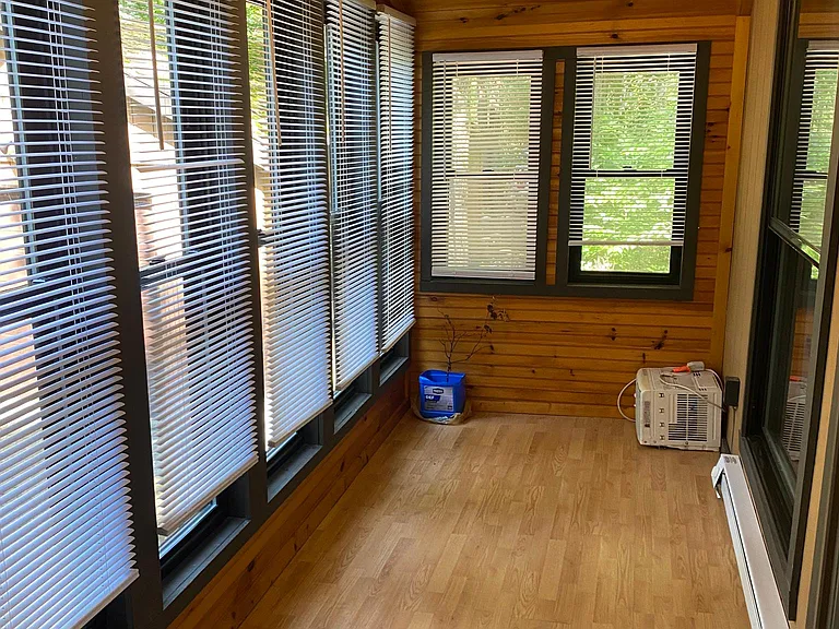 1146 Chickadee Dr — Photo 2