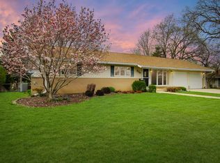 330 Flagstaff Ln, Hoffman Estates, IL 60169