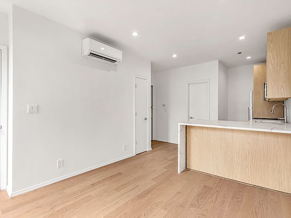 5th image of 134 Macon St #2F