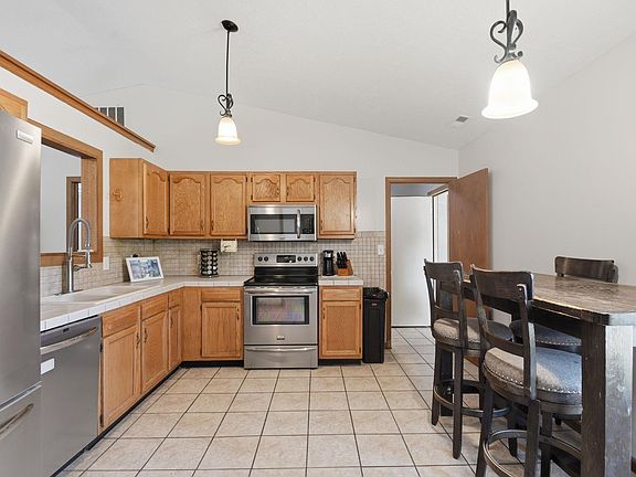 4th image of 503 Graham Ct