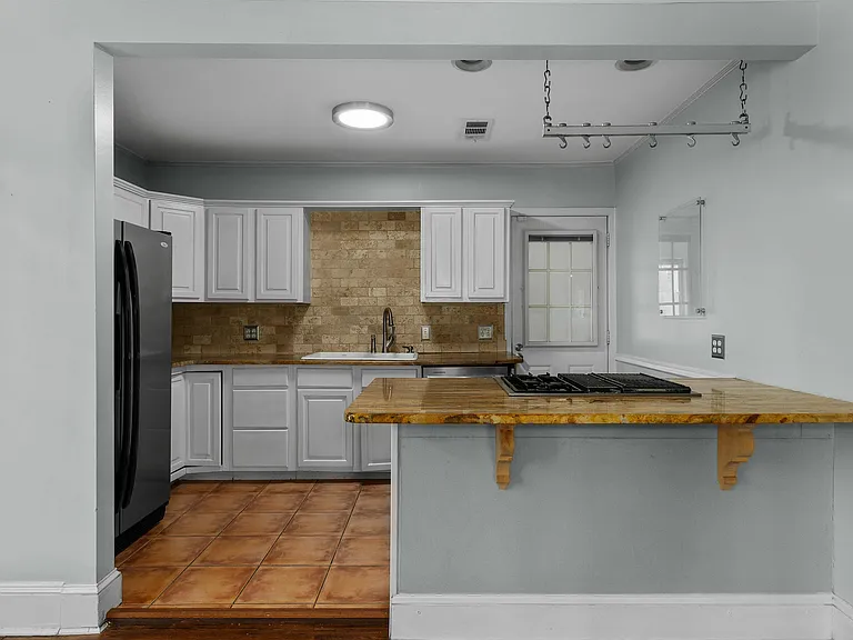 720 Cecile Pl — Photo 6
