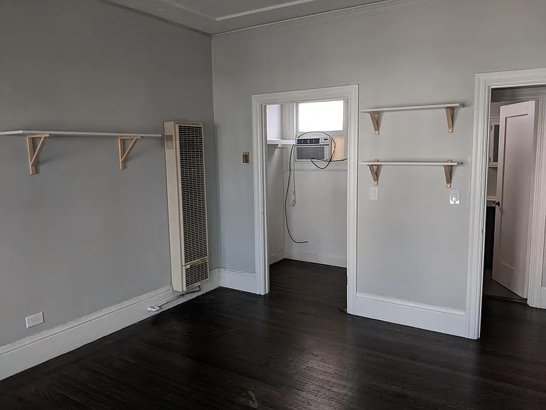 4344 Broadway #2 — Photo 2