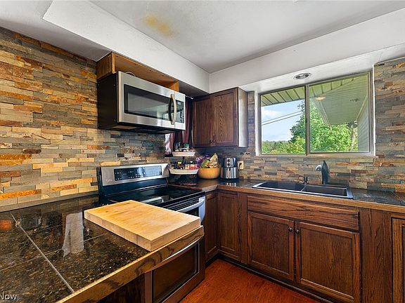 5th image of 1257 Adler St
