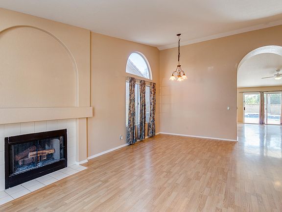 4th image of 4115 E Capistrano Ave
