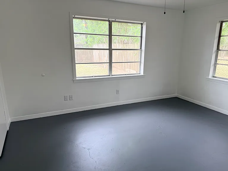 918 Roberts St — Photo 15