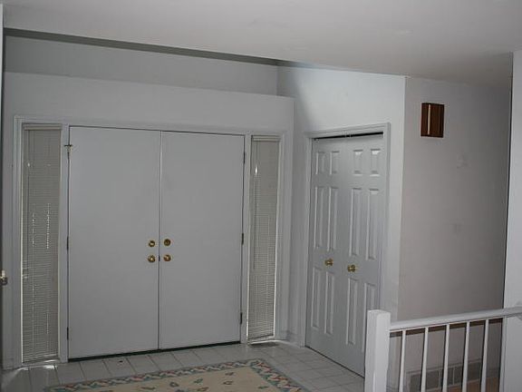 2nd image of 3137 E Gatehouse Dr SE