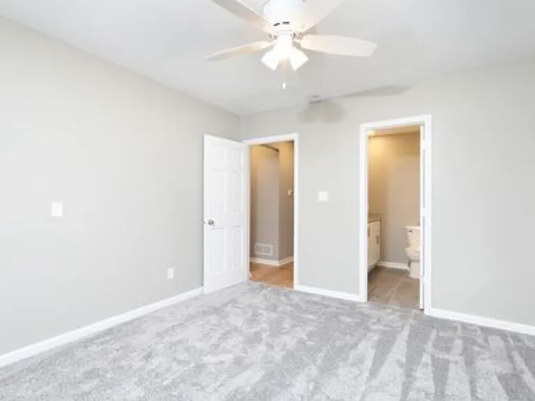 212 Thornton Ave — Photo 5