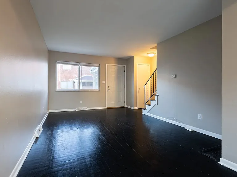 908 N Meadows Ct — Photo 5