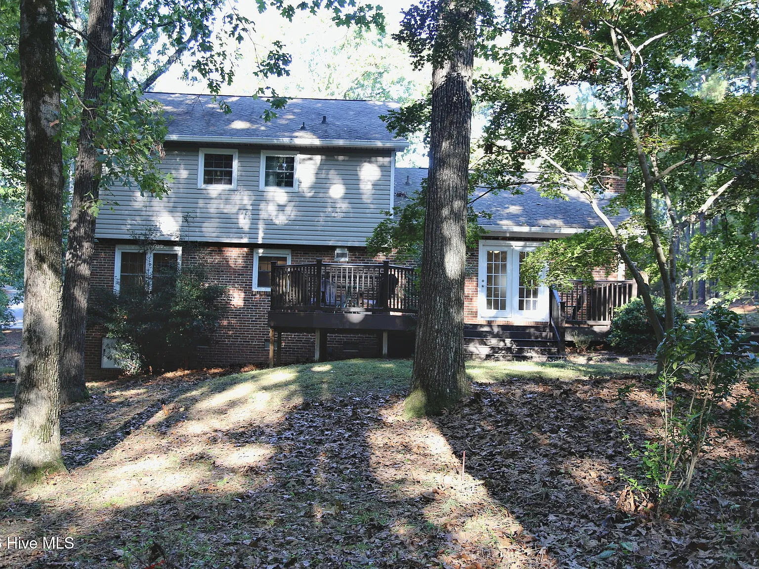 3 bed, 2.5 bath, 1850 sqft, $2,500 — Photo 2
