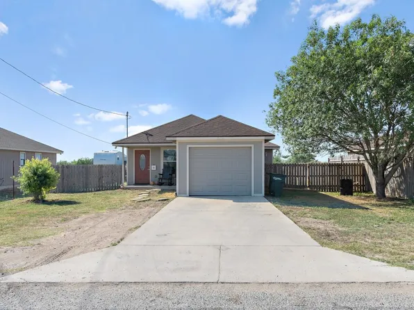 323 Royal Falcon Dr, Del Rio, TX 78840