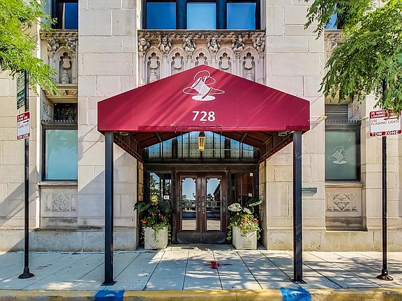 3rd image of 728 W Jackson Blvd APT 726