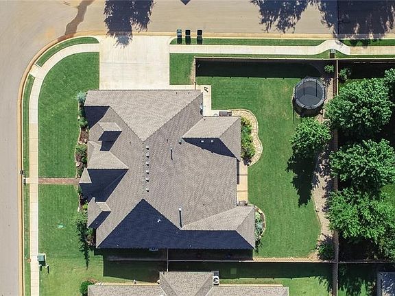 2nd image of 3300 Lupine Ln