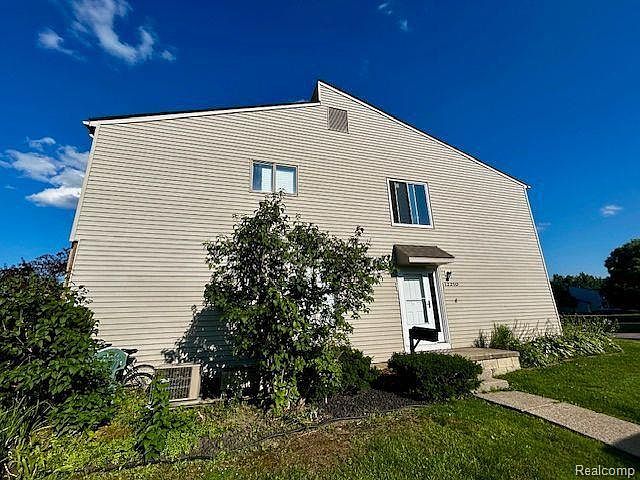 1st image of 12210 Woodside Dr