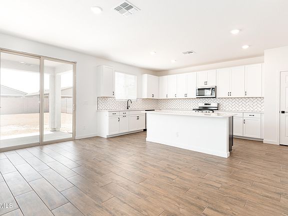 3rd image of 36477 W SAN ALVAREZ Avenue