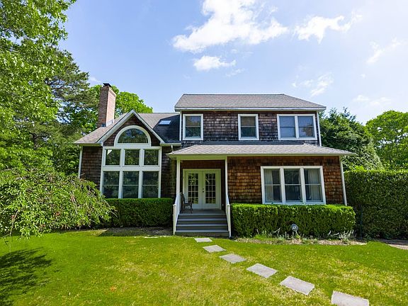 2nd image of 4 Rolling Woods Ct
